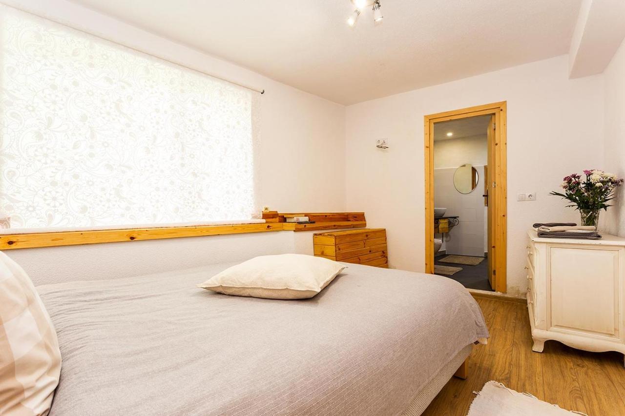 Garmen Hills Guest Houses Bagian luar foto