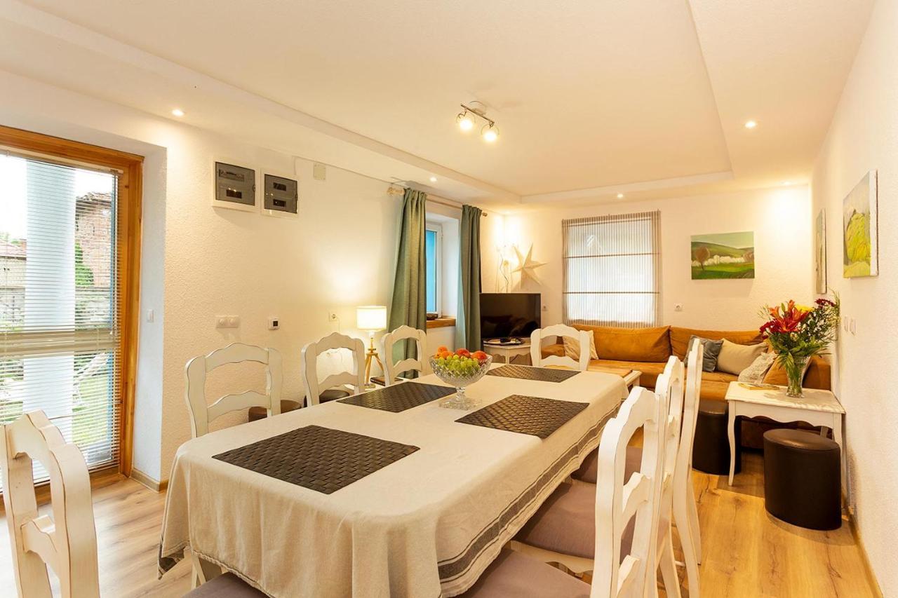 Garmen Hills Guest Houses Bagian luar foto